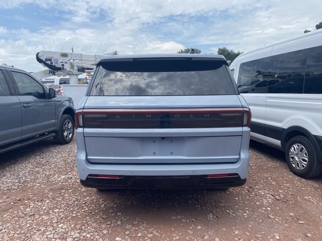 Used 2025 Lincoln Navigator L Reserve w/ Jet Appearance Package AWD/4WD image 4