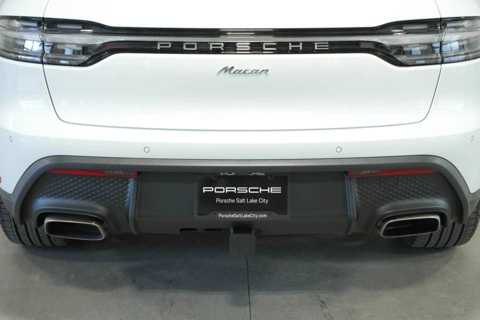 Certified 2026 Porsche Macan AWD/4WD image 39