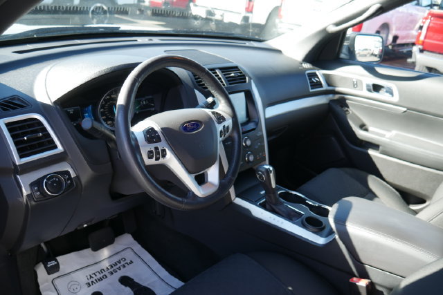 Used 2015 Ford Explorer XLT w/ Equipment Group 201B FWD image 13