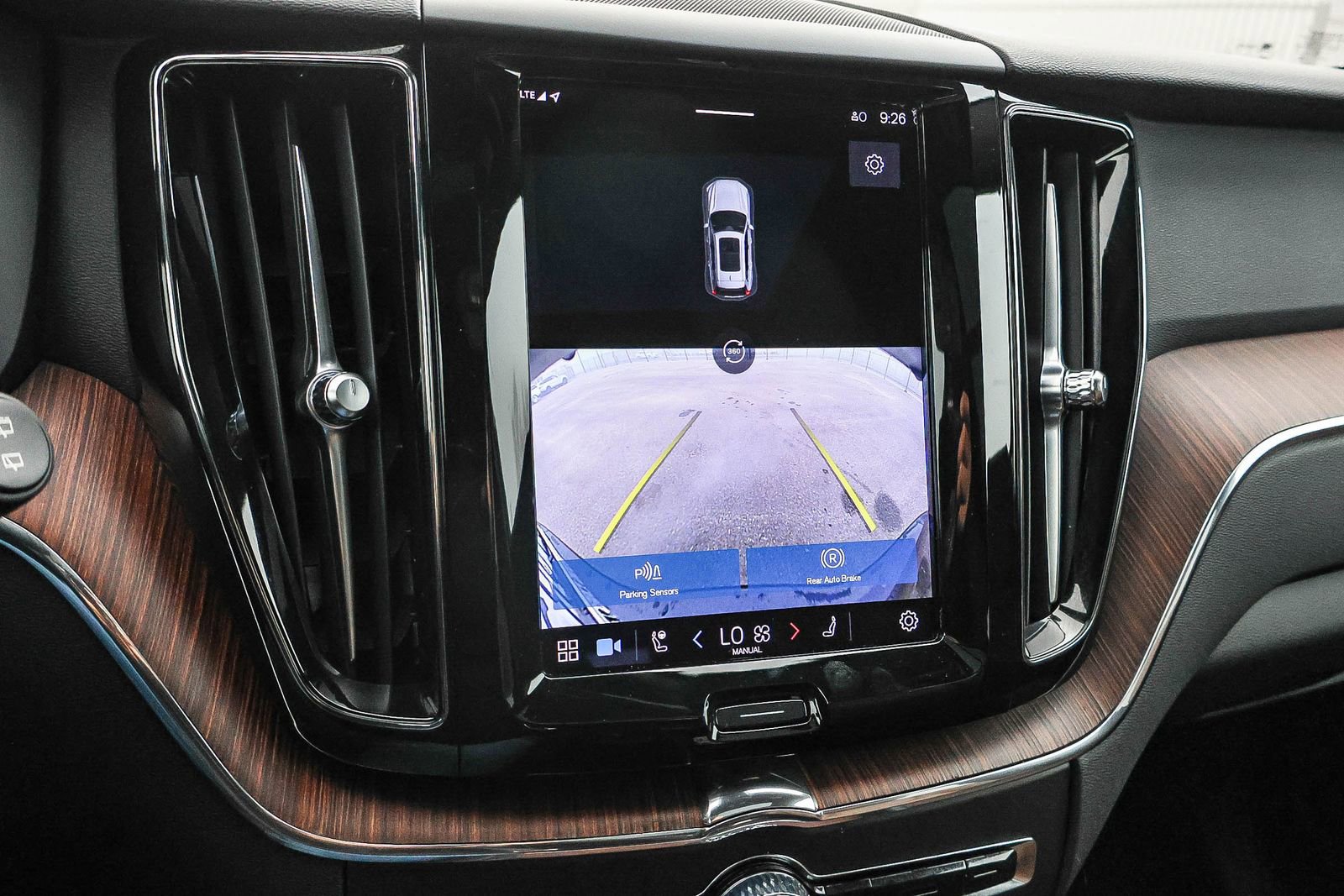 Used 2023 Volvo XC60 B5 Plus image 35