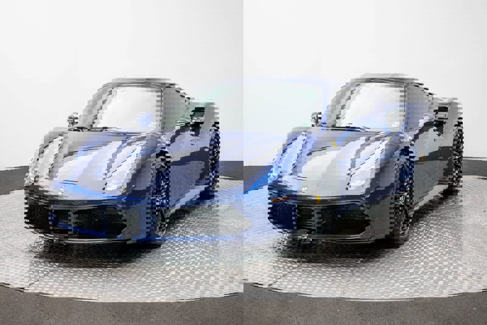 Used 2018 Ferrari 488 GTB image 1