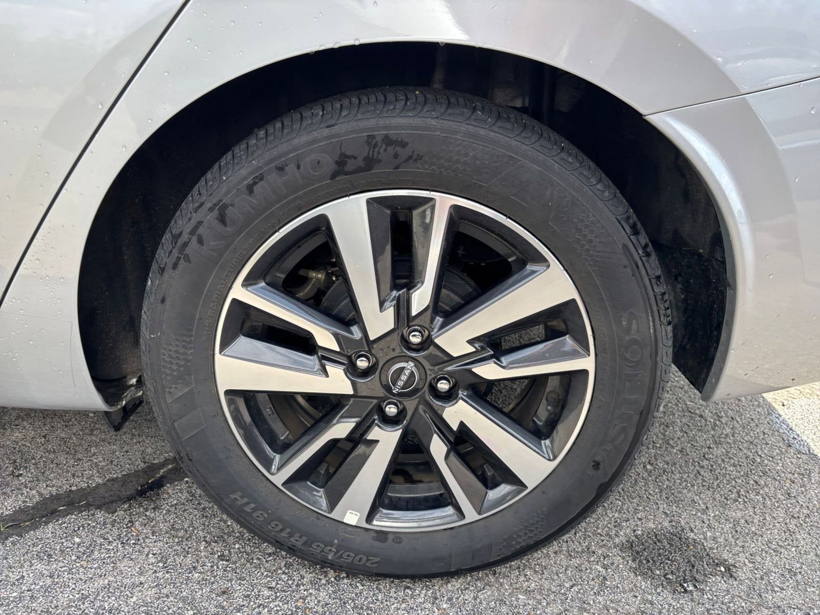 Used 2025 Nissan Versa SV FWD image 28