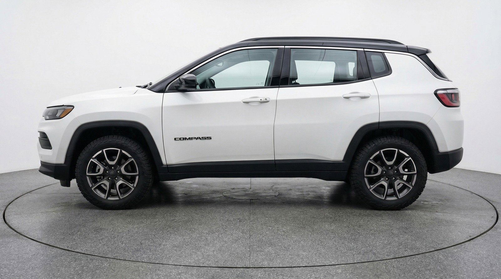 Used 2025 Jeep Compass Trailhawk image 5