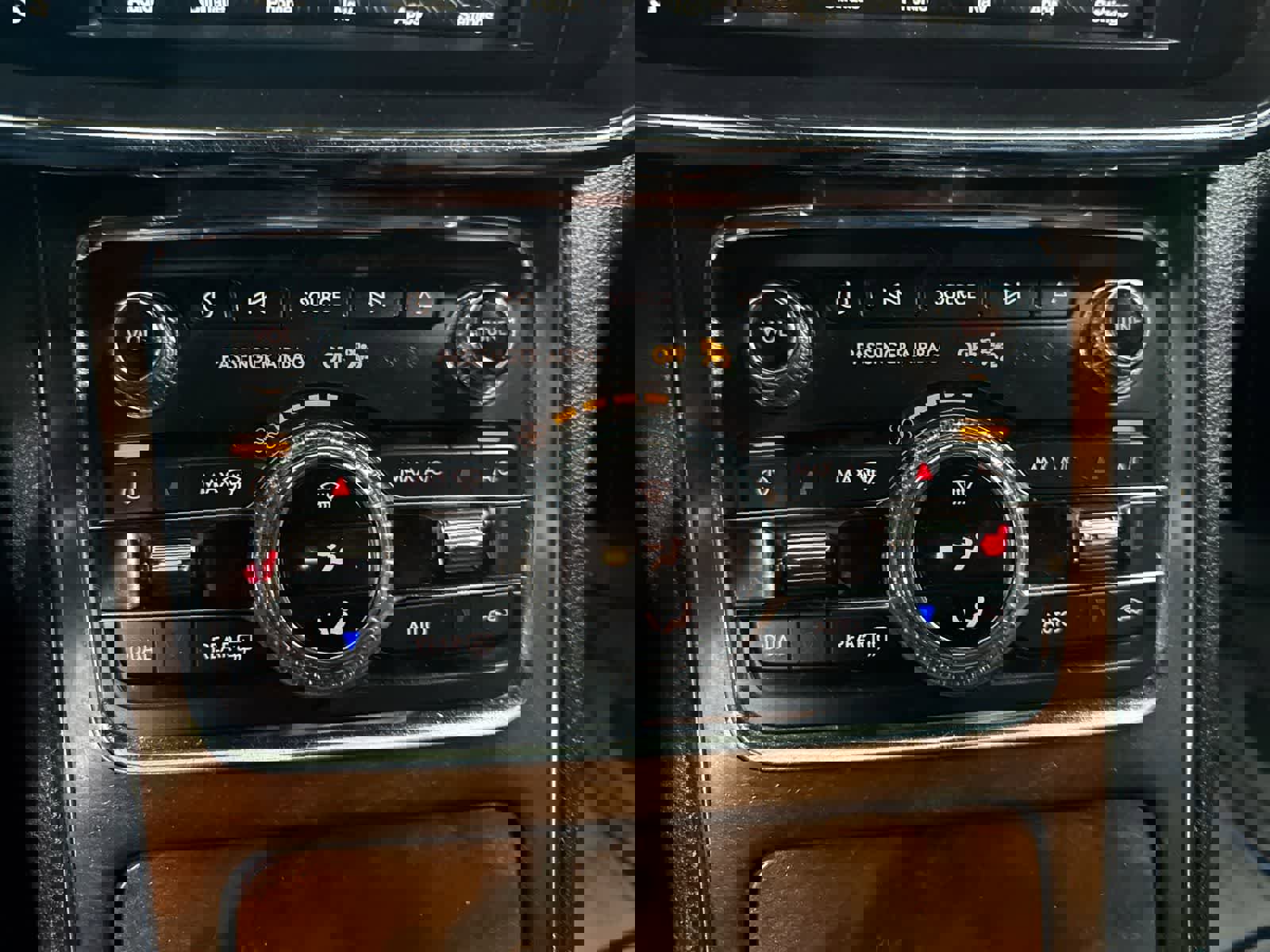 Used 2017 Lincoln Continental Select image 21