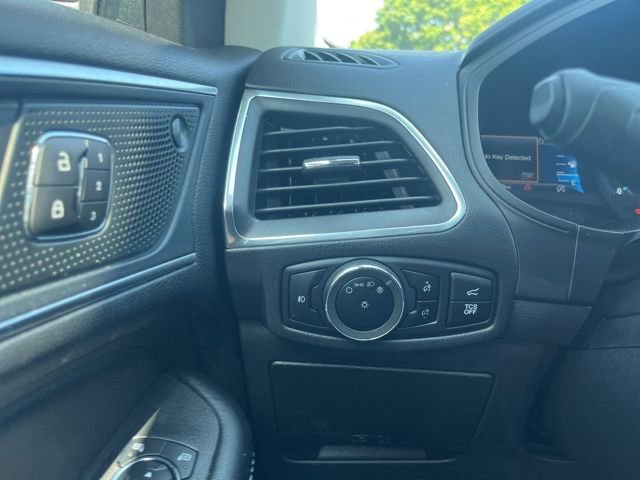 Used 2024 Ford Edge Titanium image 22