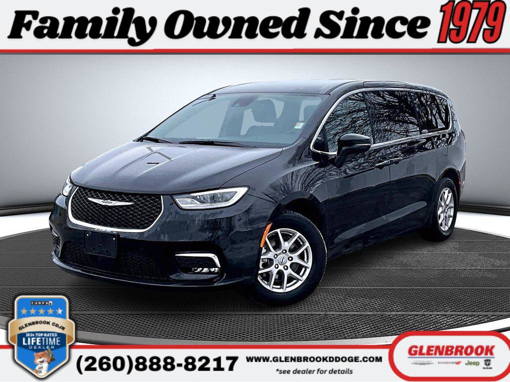 Used 2025 Chrysler Pacifica Select