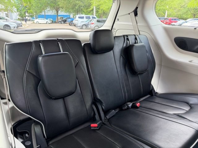 Used 2024 Chrysler Pacifica Limited FWD image 9
