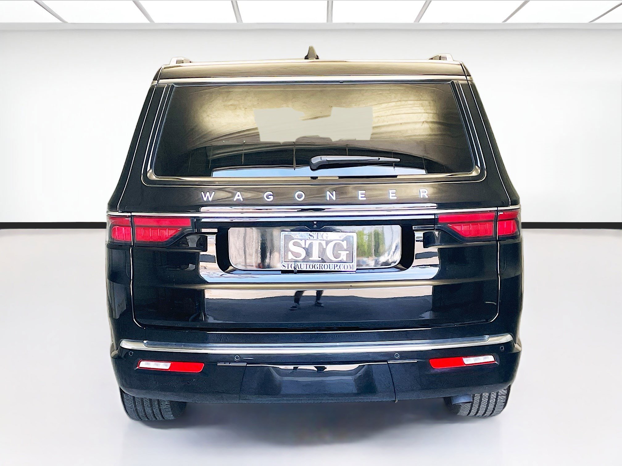 Used 2025 Jeep Wagoneer 4WD image 5