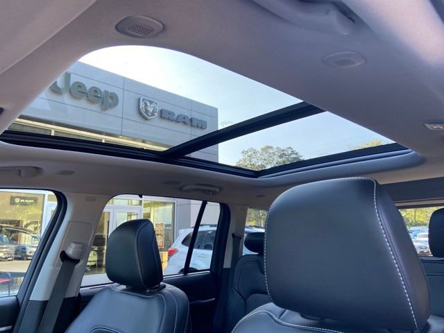 Used 2023 Jeep Grand Cherokee 30th Anniversary image 17