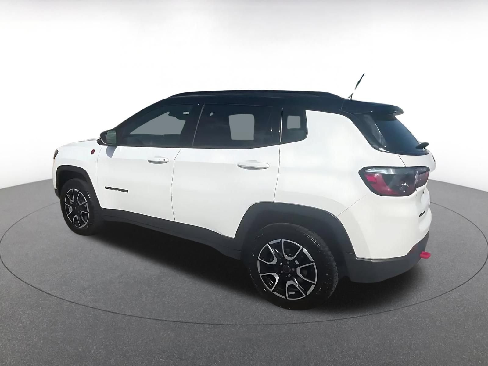 Used 2025 Jeep Compass Trailhawk AWD/4WD image 8
