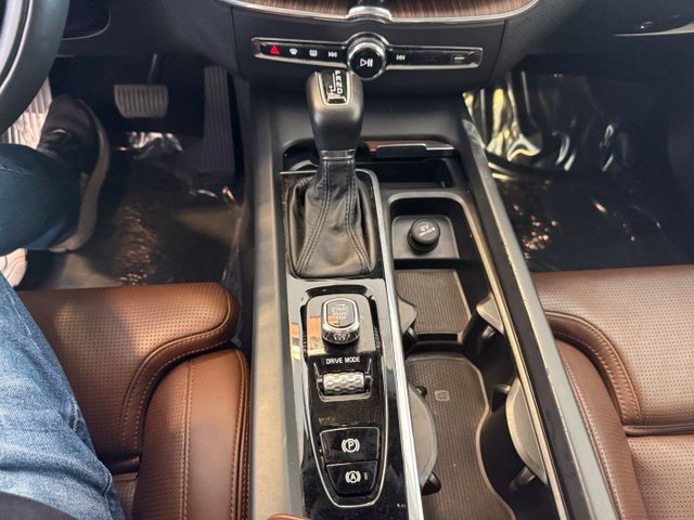 Used 2018 Volvo XC60 T6 Inscription w/ Luxury Seat Package AWD/4WD image 16