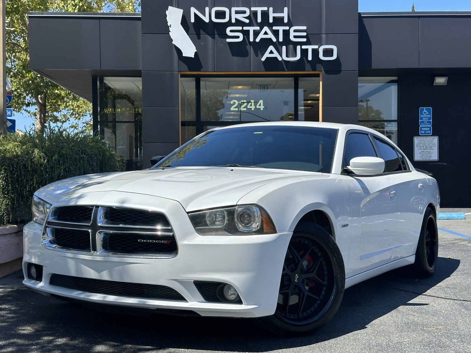 Used 2014 Dodge Charger R/T RWD image 2