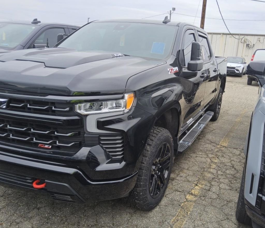 Used 2025 Chevrolet Silverado 1500 LT Trail Boss w/ Convenience Package II image 3