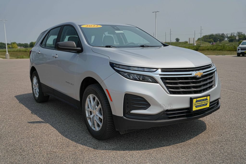 Used 2022 Chevrolet Equinox LS AWD/4WD image 4
