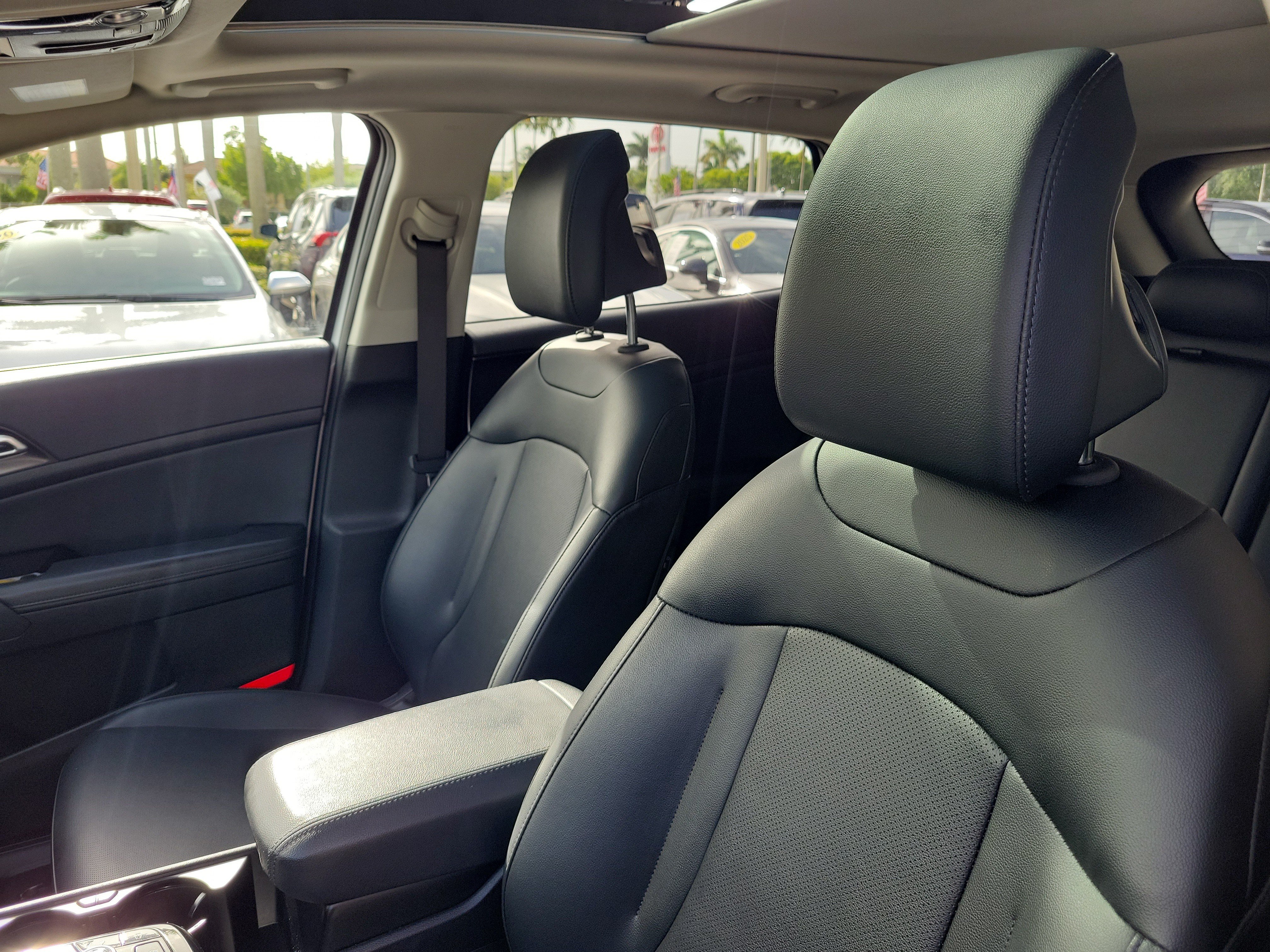 Used 2025 Kia Sportage EX w/ Premium Package FWD image 22