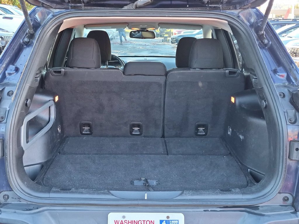 Used 2016 Jeep Cherokee Latitude FWD image 10