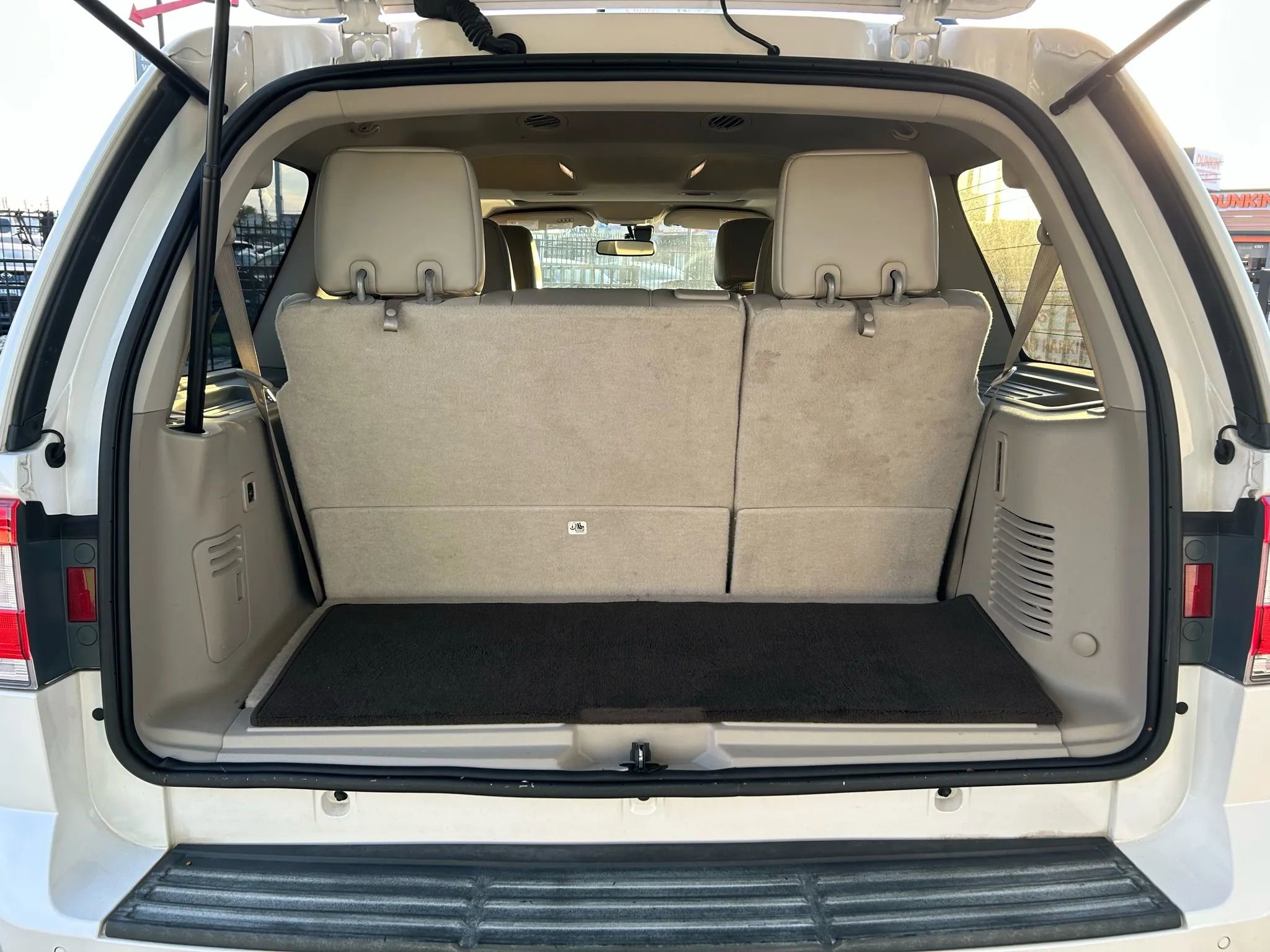 Used 2017 Lincoln Navigator Select RWD image 31