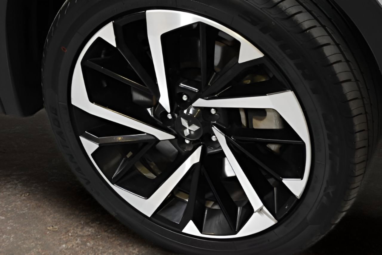 Used 2024 Mitsubishi Outlander SE FWD image 6