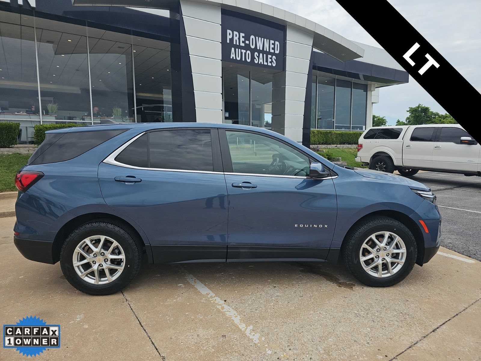Used 2024 Chevrolet Equinox LT AWD/4WD image 2