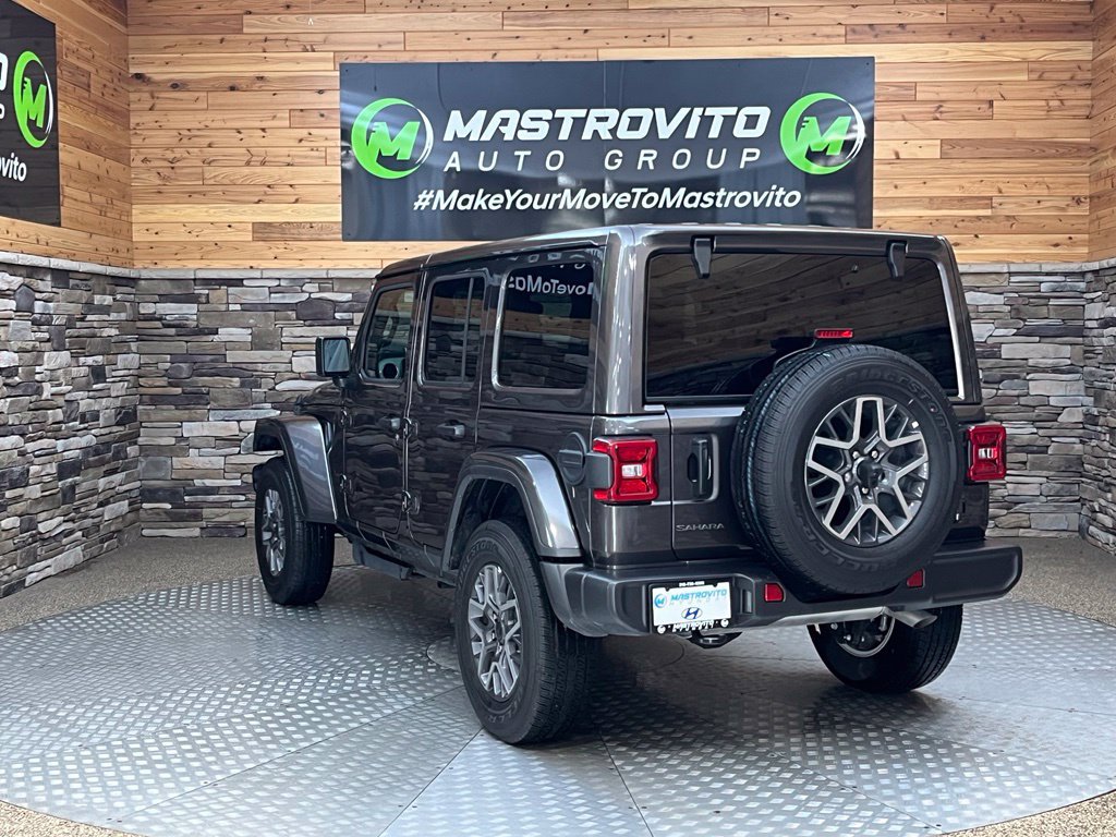 Used 2026 Jeep Wrangler Unlimited Sahara AWD/4WD image 11