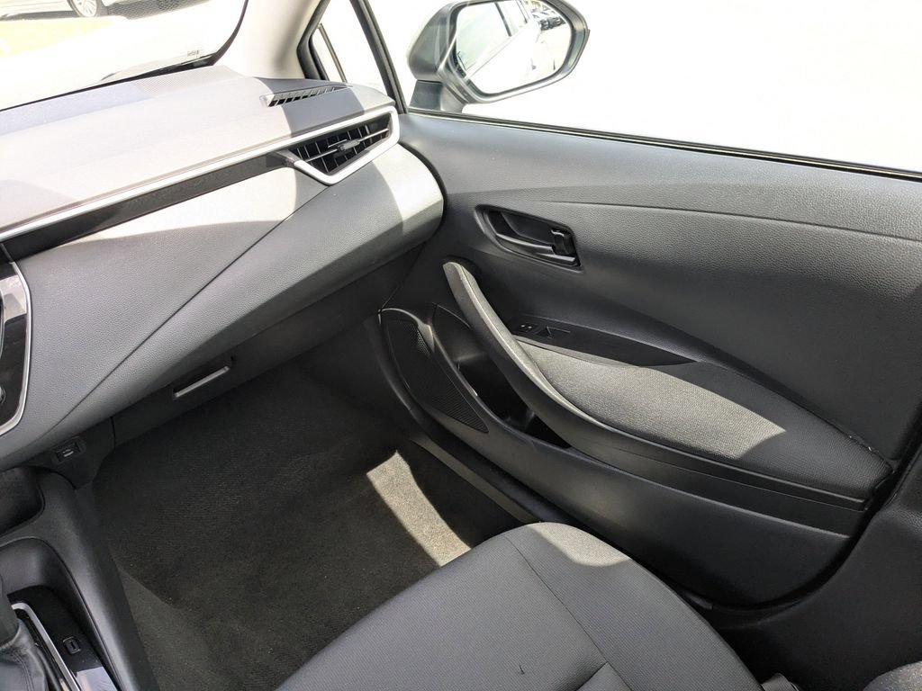 Used 2025 Toyota Corolla LE FWD image 16