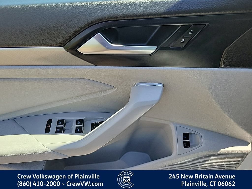 Certified 2024 Volkswagen Jetta SE w/ Panoramic Sunroof Package FWD image 40
