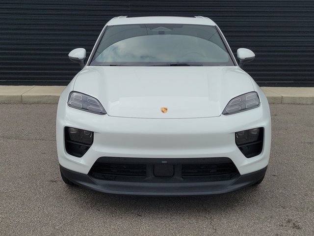 Certified 2025 Porsche Macan Electric image 10
