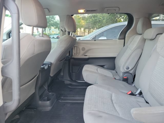 Used 2021 Toyota Sienna LE FWD image 7