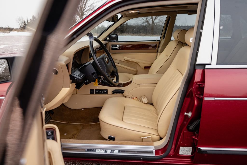 Used 1992 Jaguar XJ Vanden Plas image 3