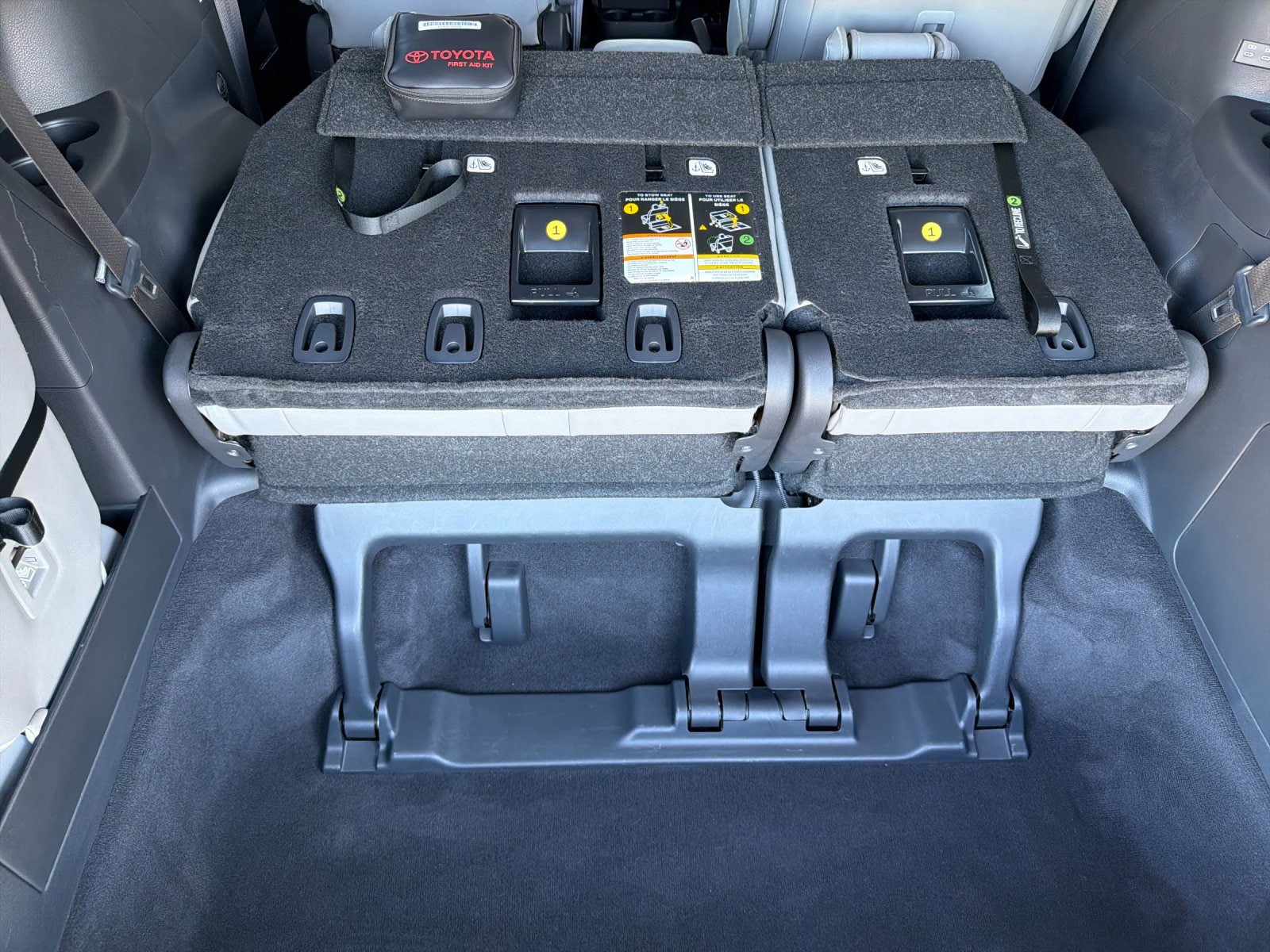 Used 2025 Toyota Sienna XLE FWD image 15