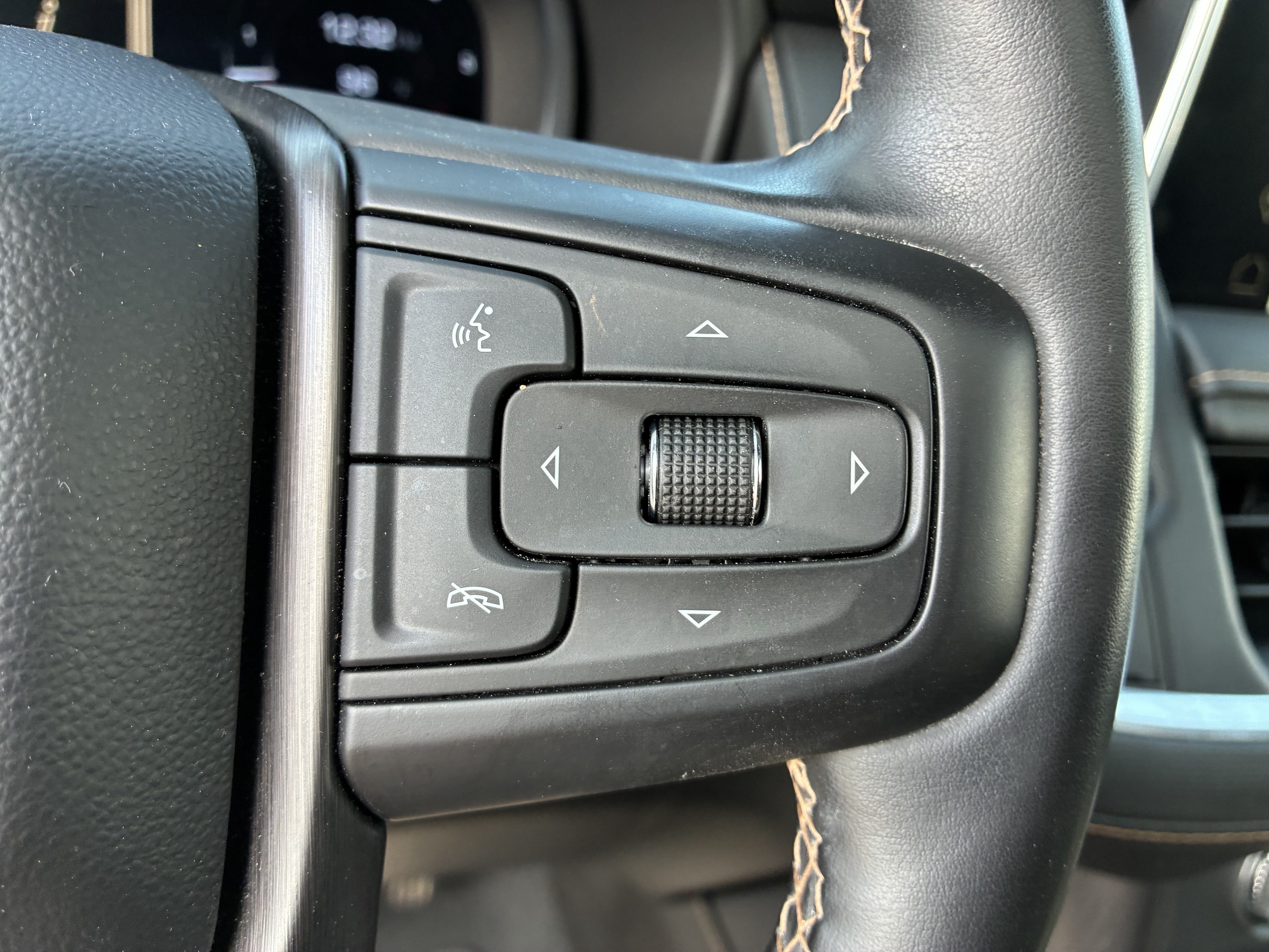 Used 2024 GMC Yukon AT4 AWD/4WD image 33