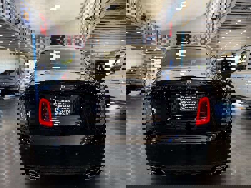 Used 2024 Rolls-Royce Phantom Sedan image 10