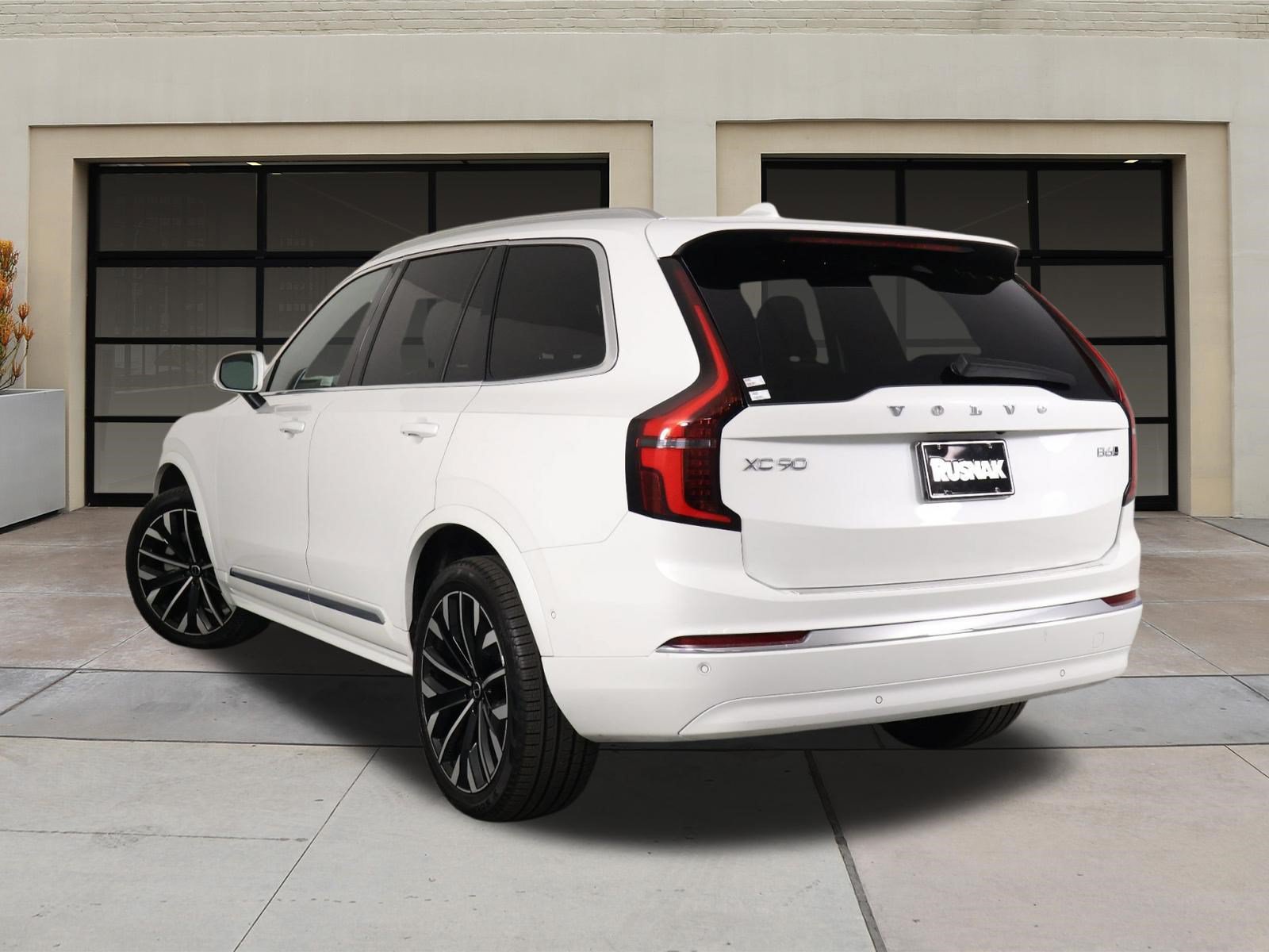 Used 2026 Volvo XC90 B6 Plus w/ Protection Package Premier AWD/4WD image 2
