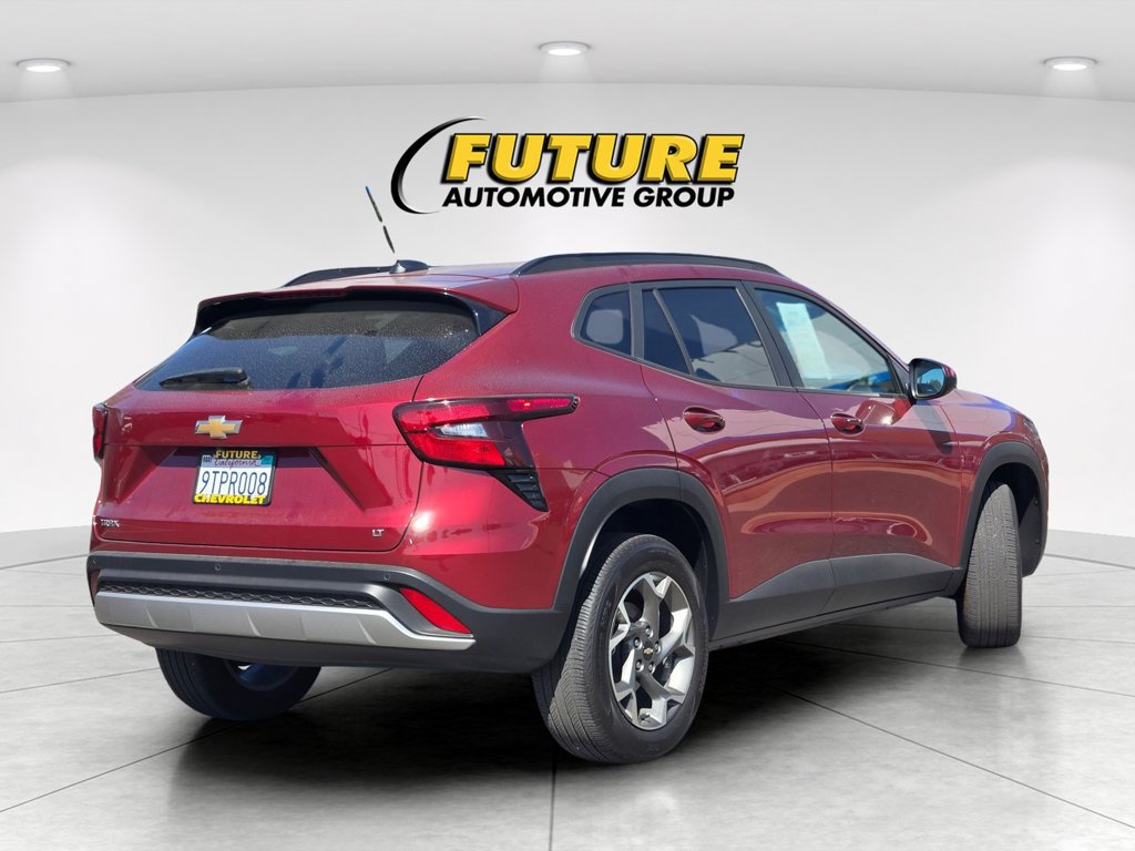Used 2025 Chevrolet Trax LT w/ Driver Confidence Package FWD image 4