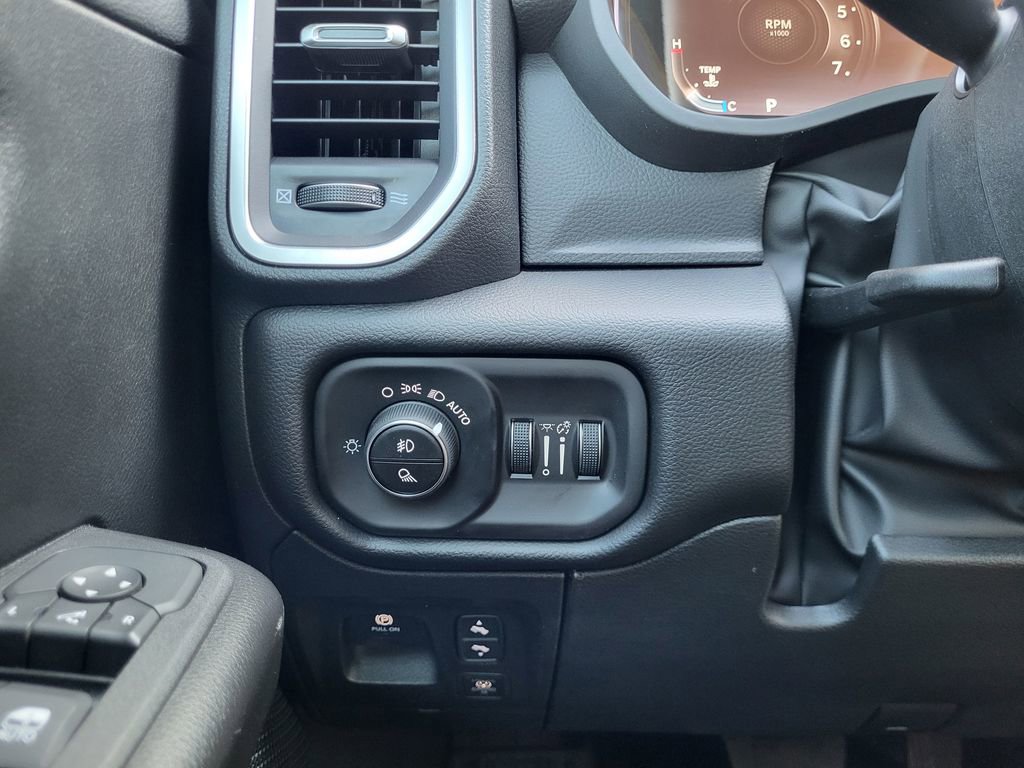 New 2026 RAM 1500 4x4 Crew Cab image 30