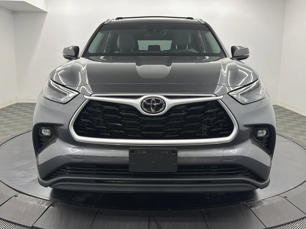 Used 2022 Toyota Highlander XLE FWD image 6