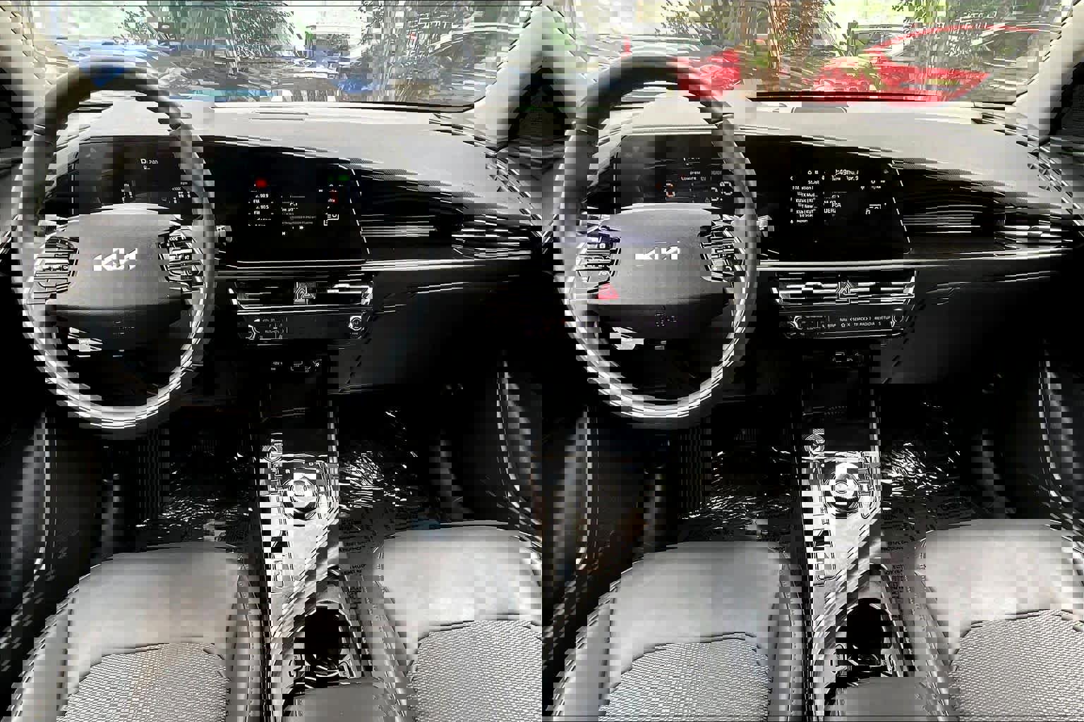 Used 2023 Kia Niro EX image 15