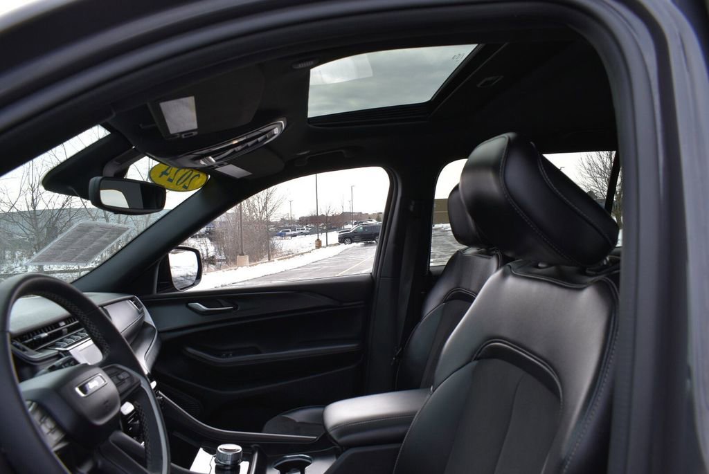 Used 2024 Jeep Grand Cherokee L Altitude image 12