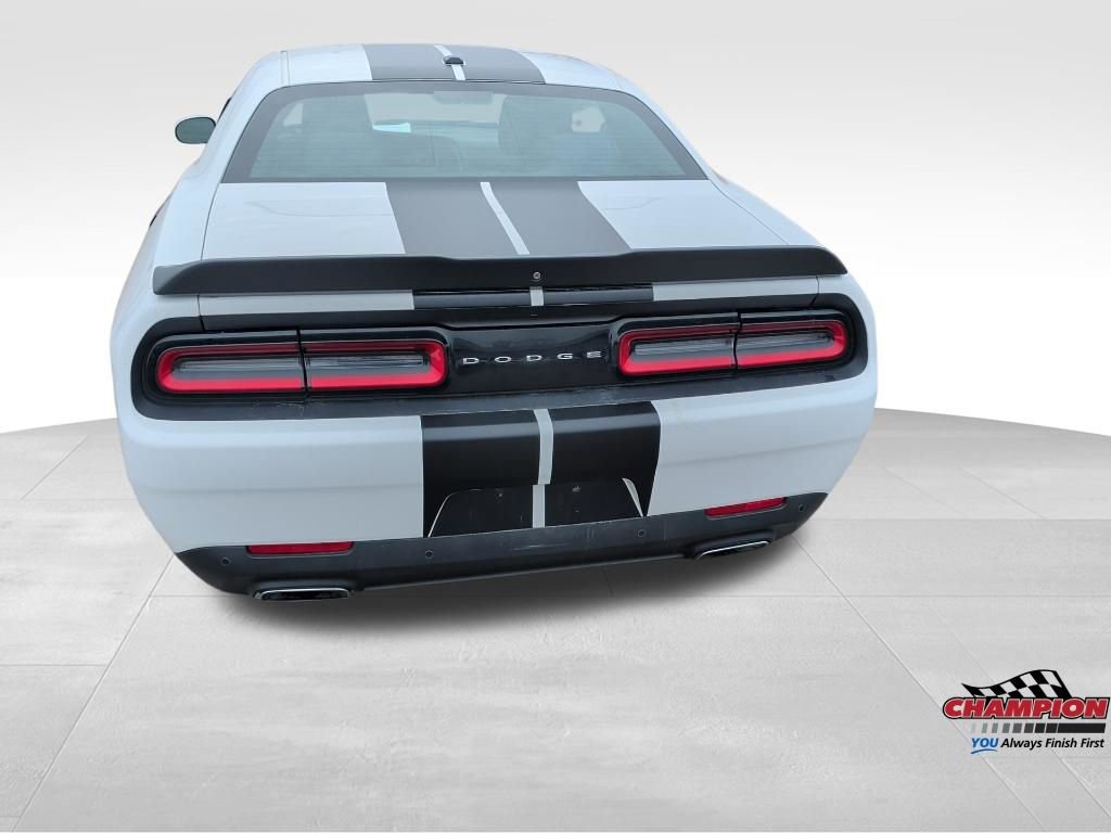 Used 2016 Dodge Challenger SXT w/ Blacktop Package image 13