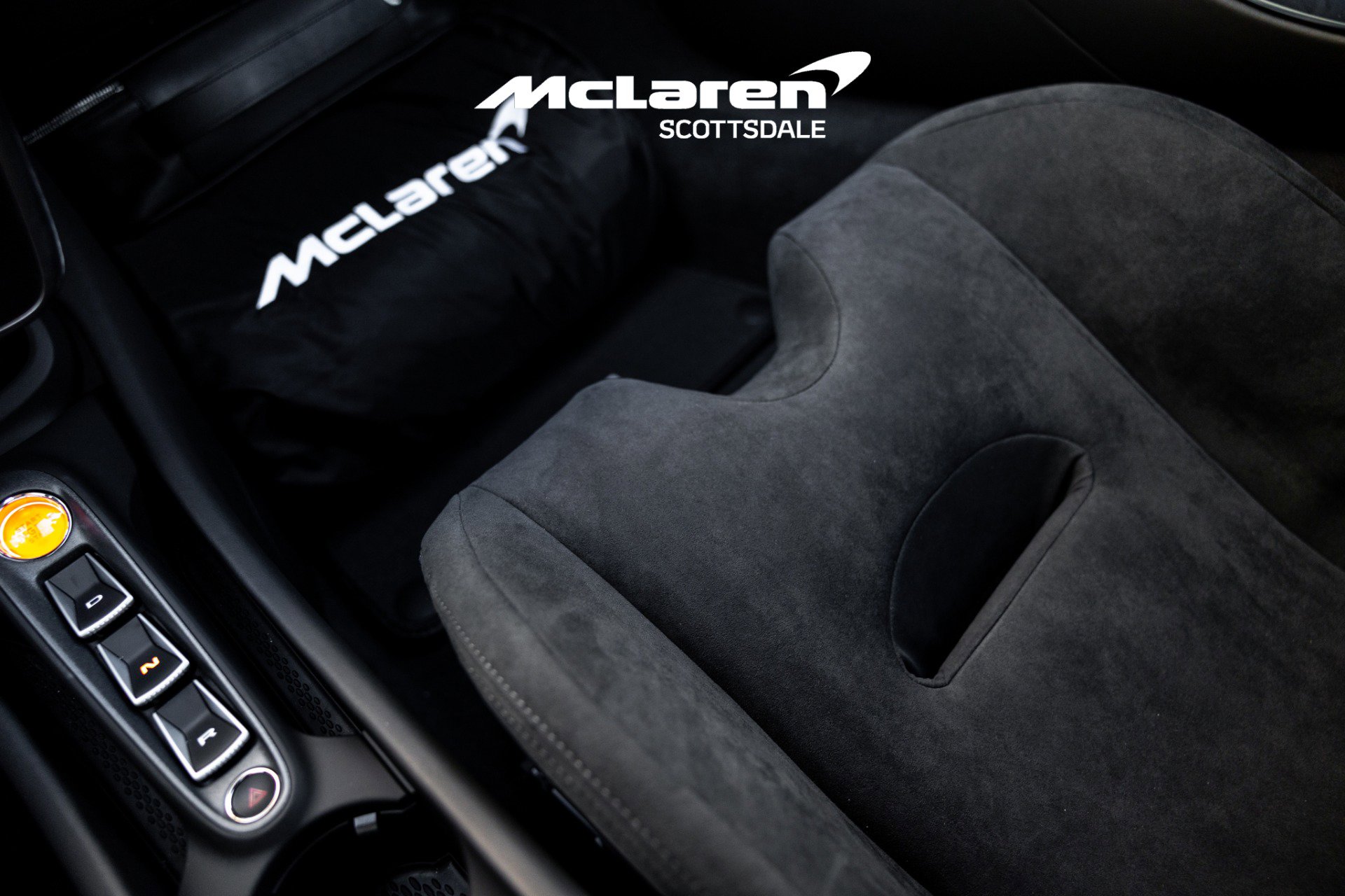 Used 2025 McLaren Artura Spider image 29