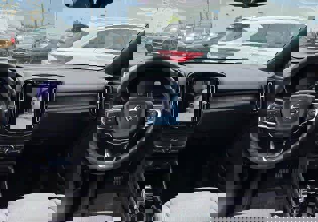 Used 2023 Volvo XC40 Recharge Ultimate w/ Protection Package Premier image 3