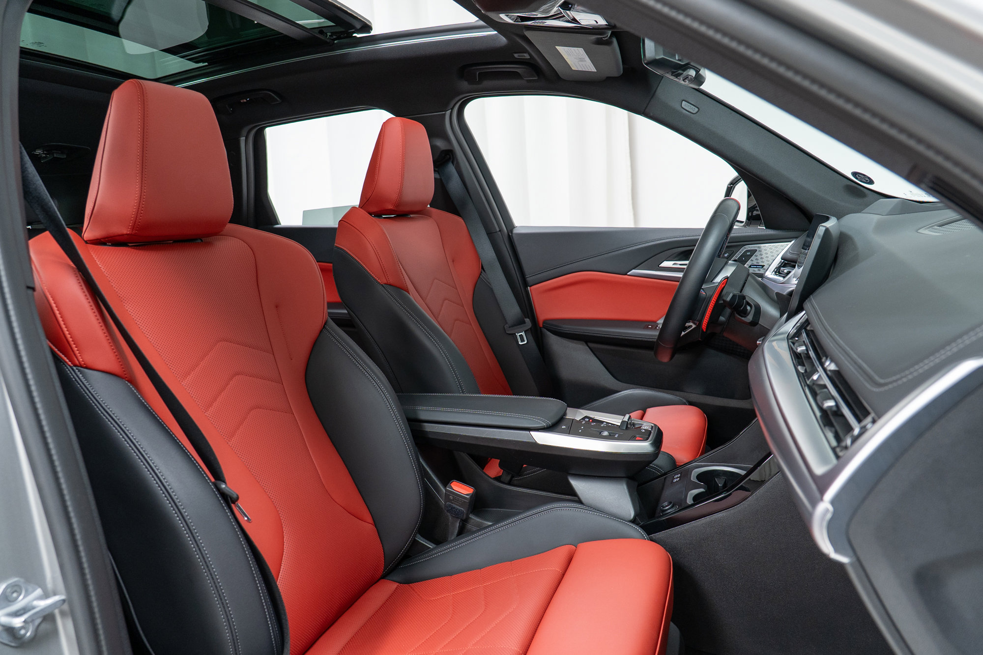 Certified 2025 BMW X1 M35i w/ Premium Package image 22