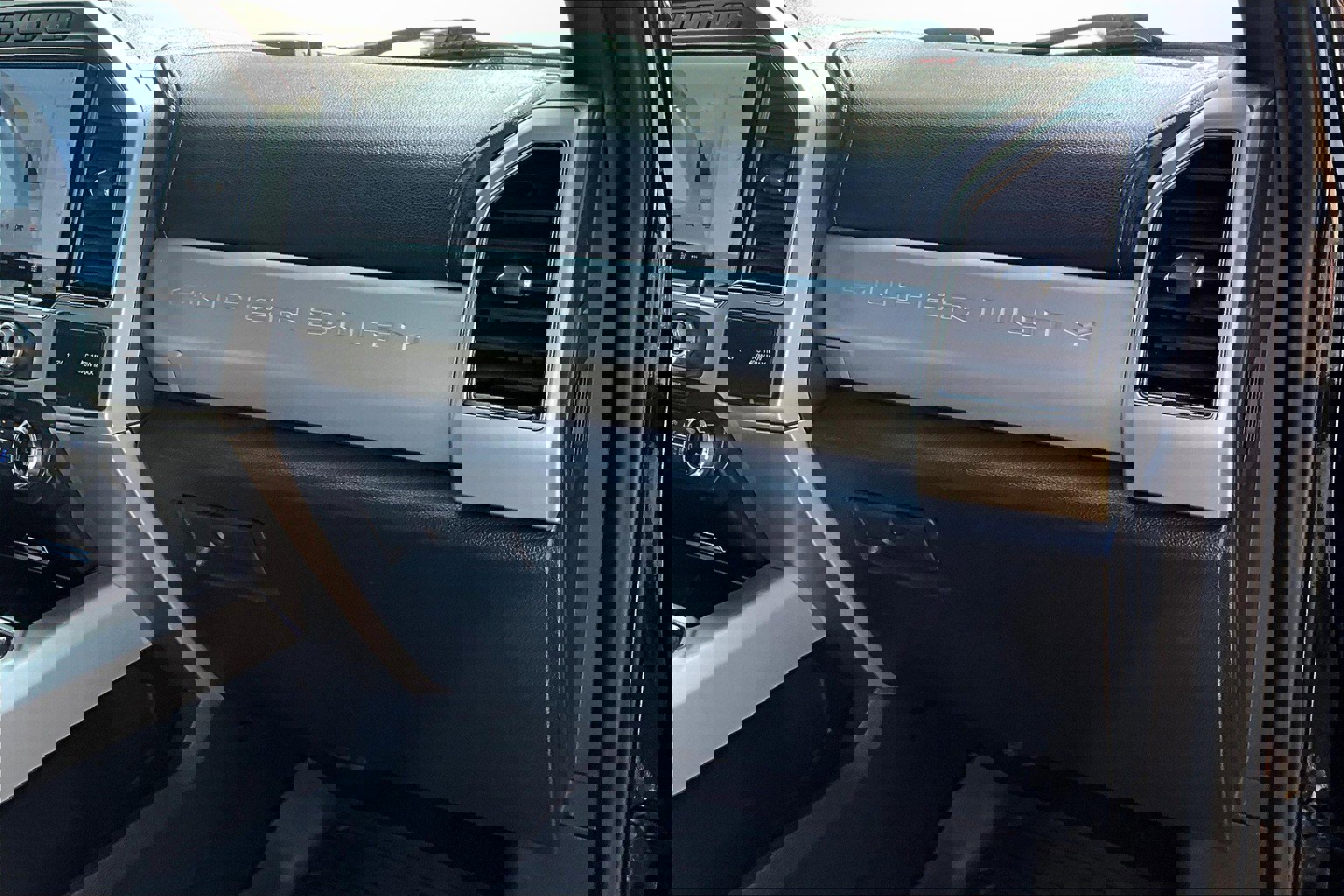 Used 2022 Ford F250 Lariat w/ Tremor Off-Road Package image 21