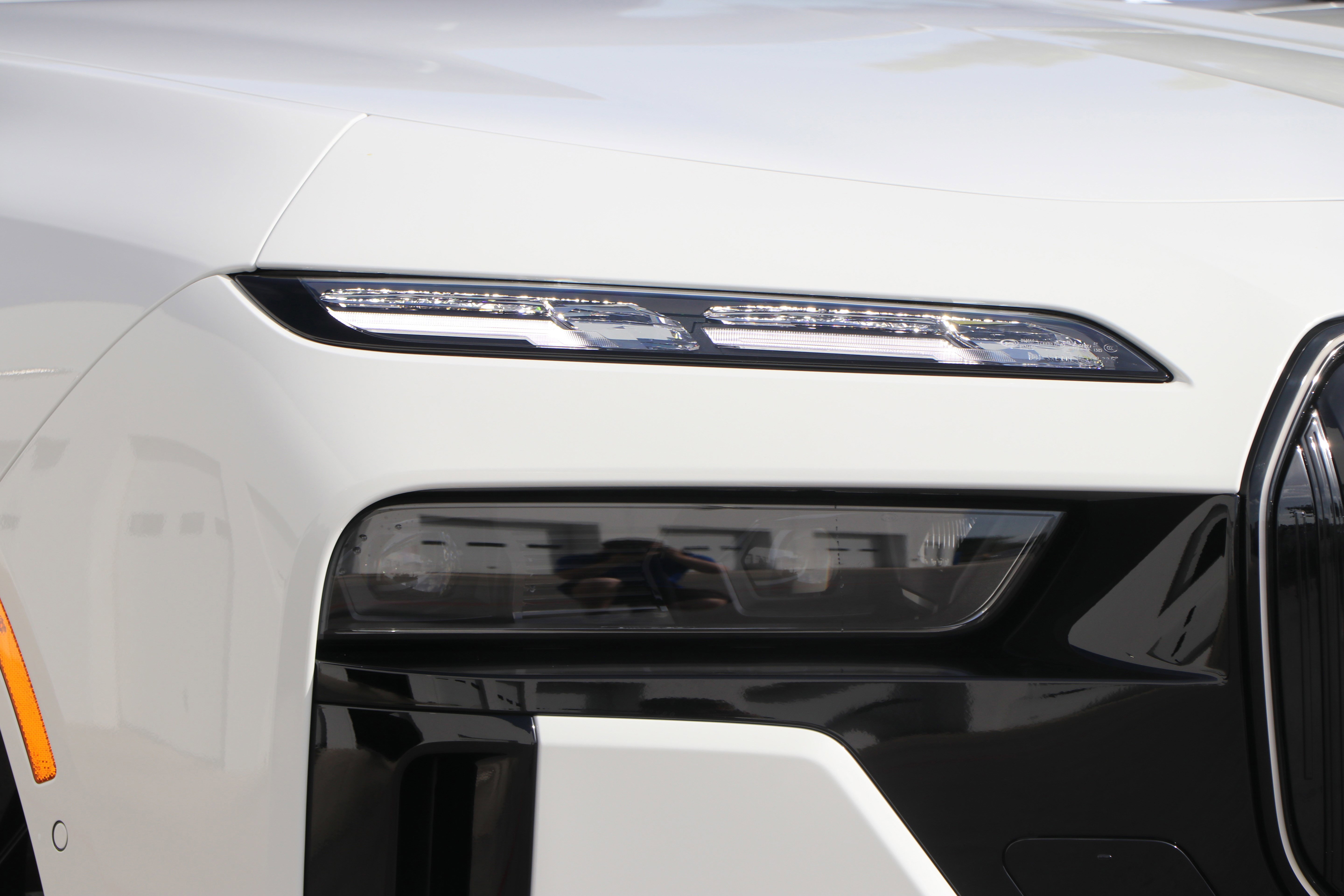 Certified 2025 BMW i7 M70 w/ Executive Package AWD/4WD image 5
