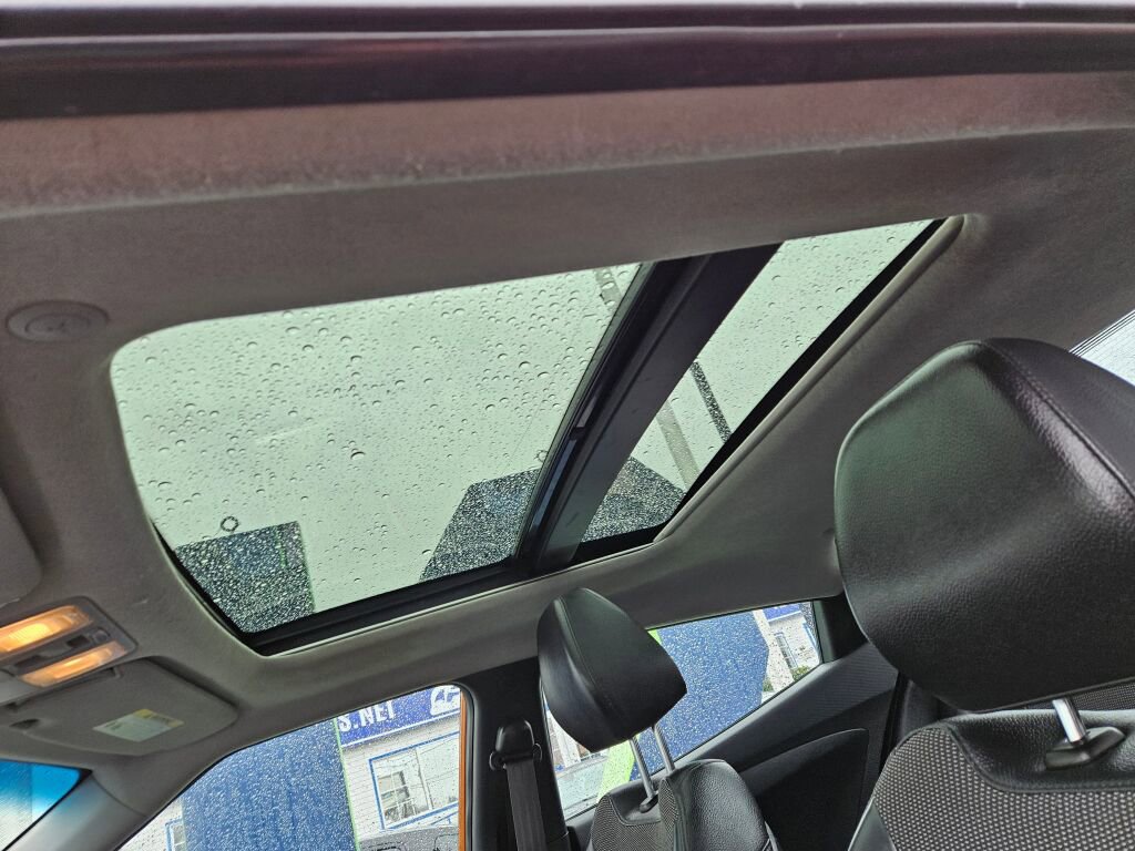 Used 2012 Hyundai Veloster w/ Style Pkg image 24