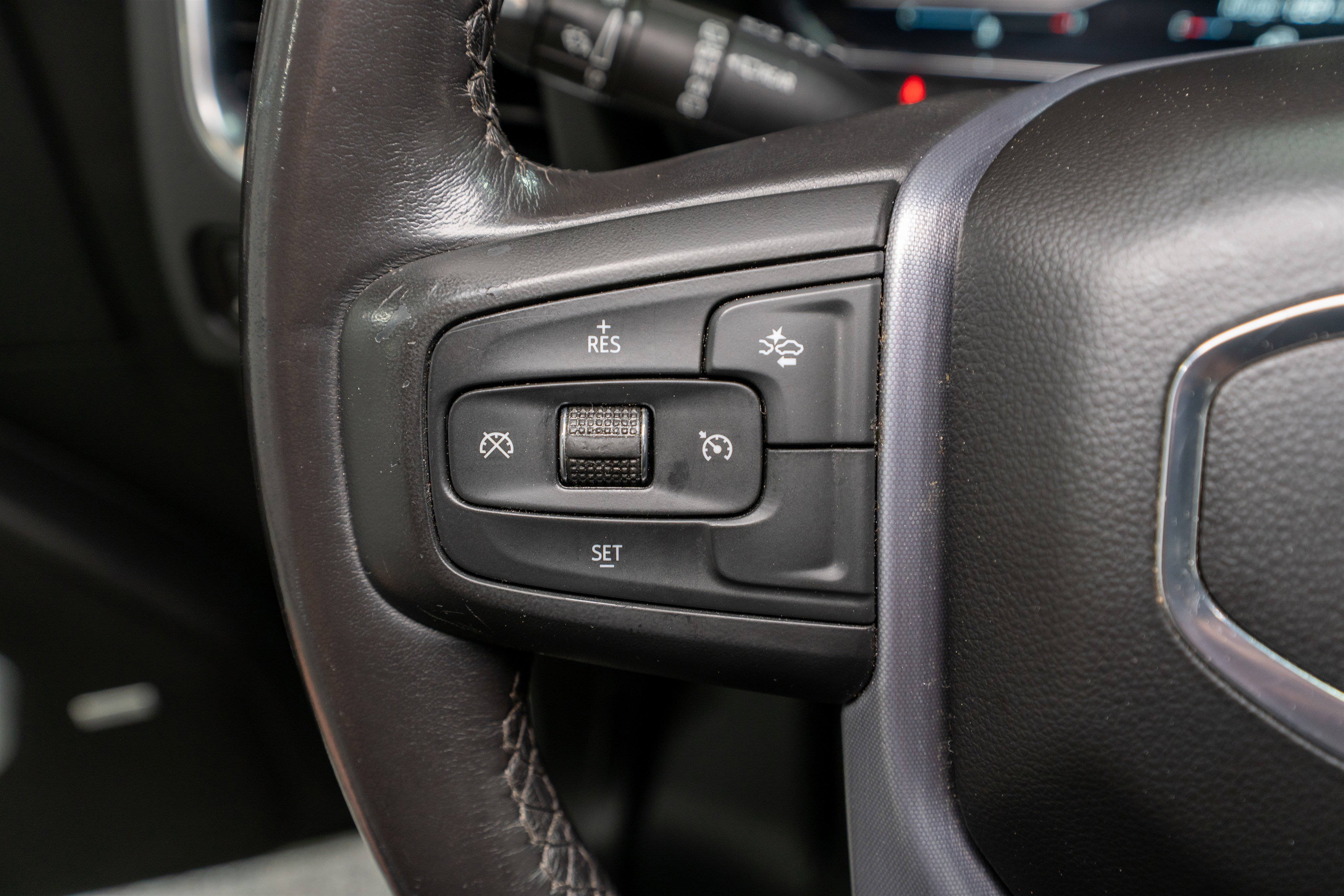 Used 2022 GMC Yukon XL SLT image 26