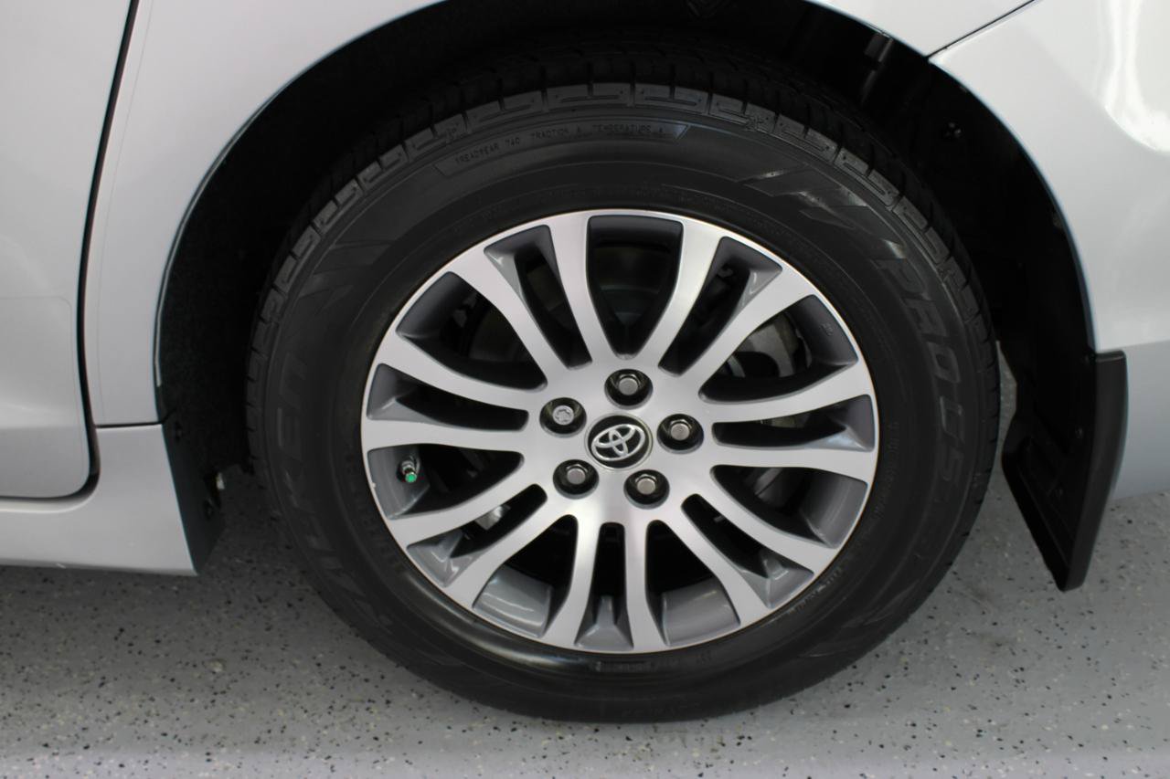 Used 2020 Toyota Sienna XLE Premium FWD image 69