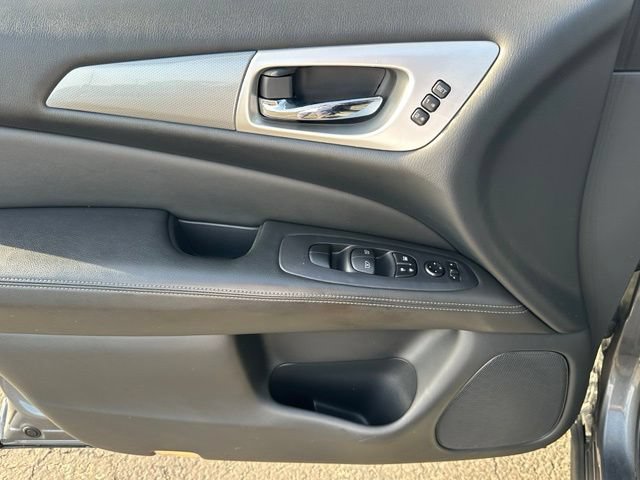 Used 2019 Nissan Pathfinder SL AWD/4WD image 18