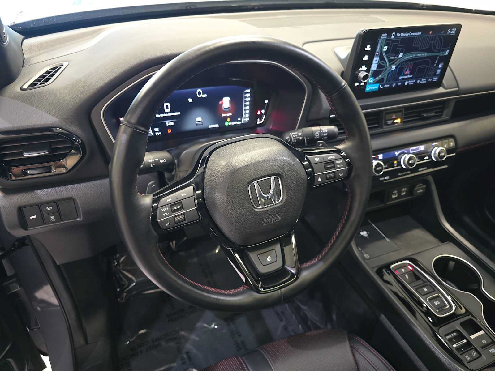 Used 2025 Honda Pilot Black Edition image 2