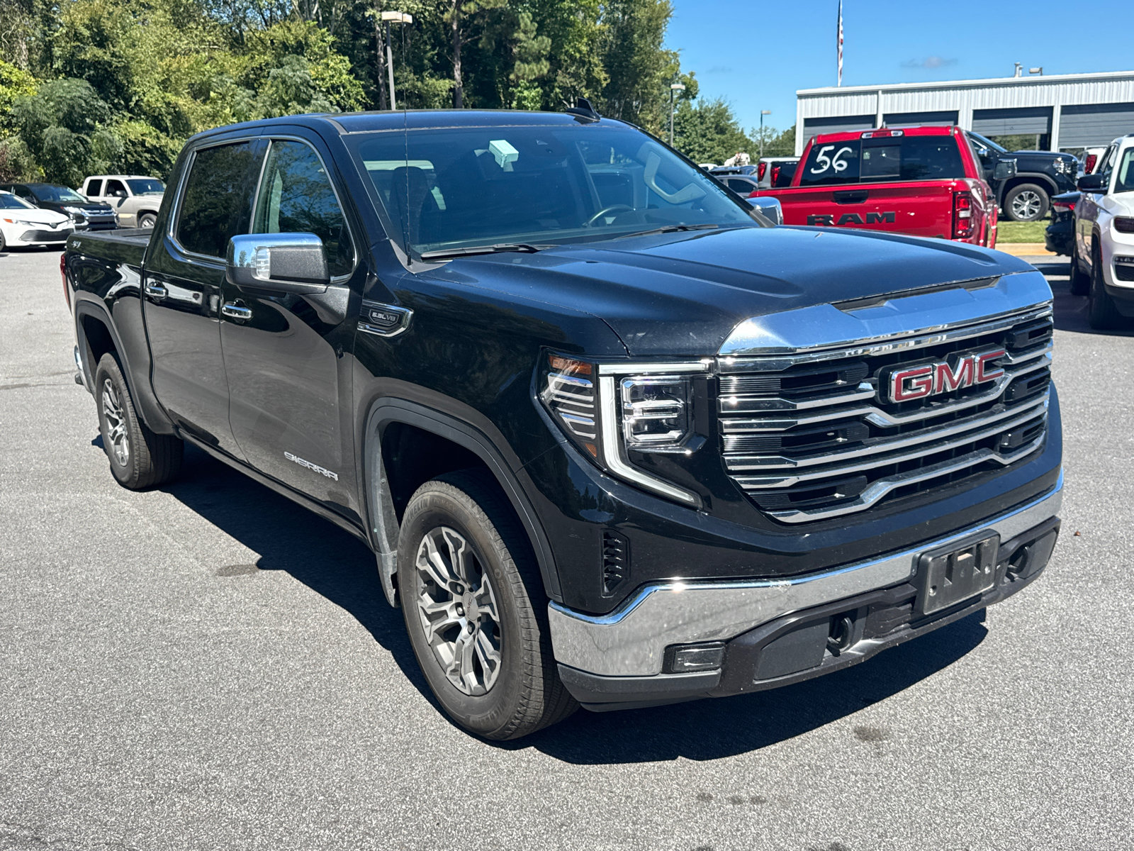 Used 2025 GMC Sierra 1500 SLT AWD/4WD image 3